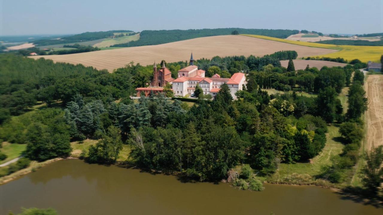 Hotellerie De L'Abbaye Bellegarde-Sainte-Marie Exteriör bild